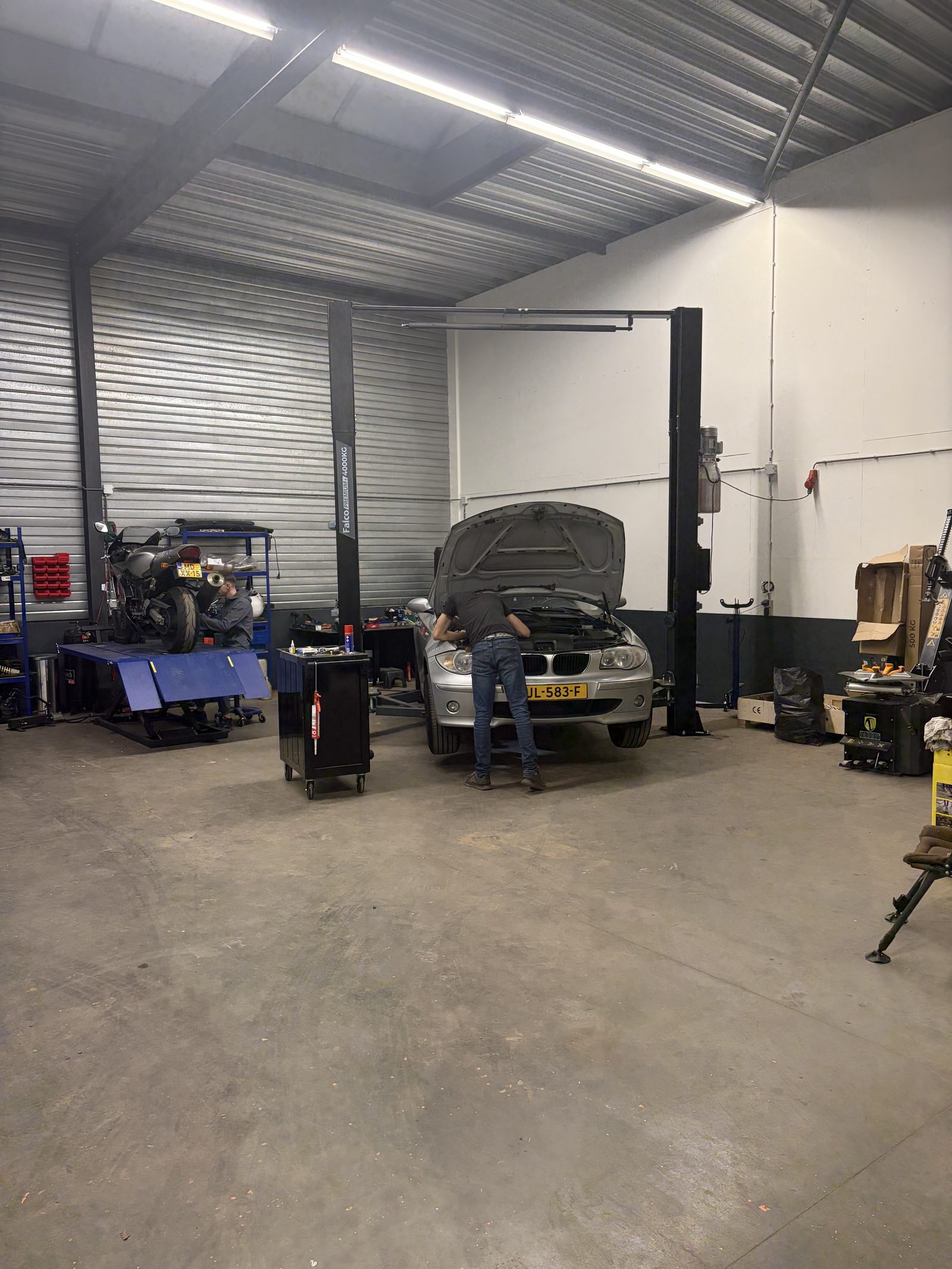 Leenauto beschikbaar, koffie staat klaar